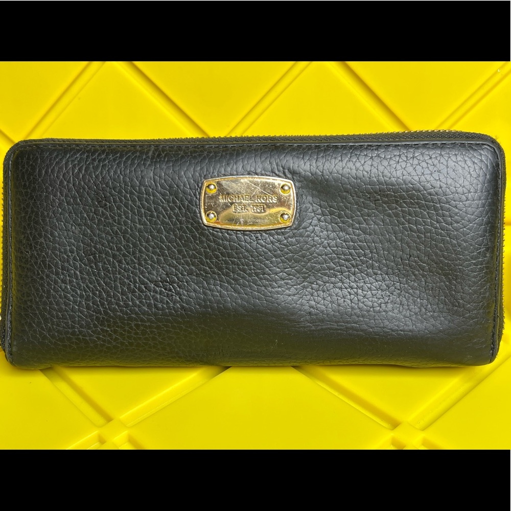 Michael Kors Jet Set LARGE Zip Around Continental Black Pebble leather Wallet